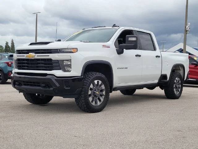 Used 2024 White Chevrolet Custom image 33
