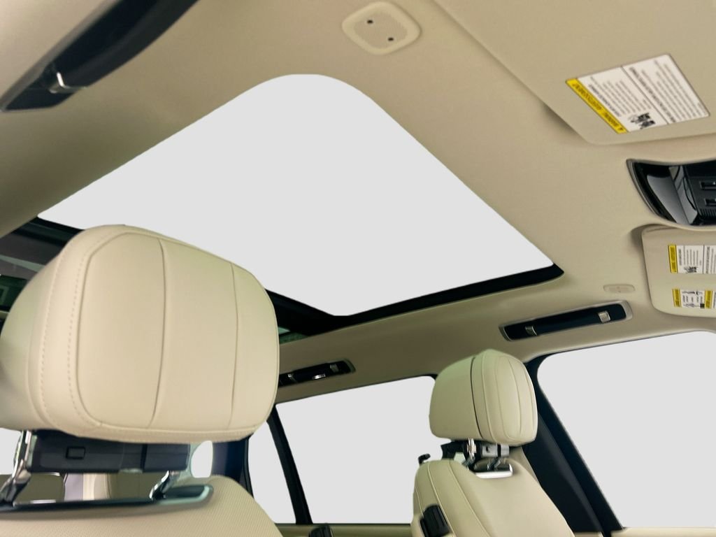 New 2026 Santorini Black Land Rover SE image 17