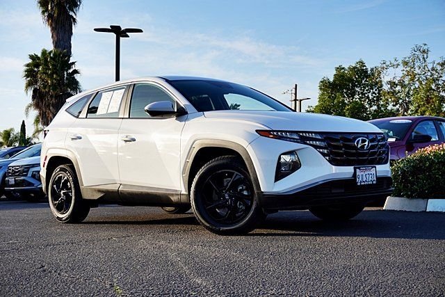 Used 2024 White Hyundai SE image 1