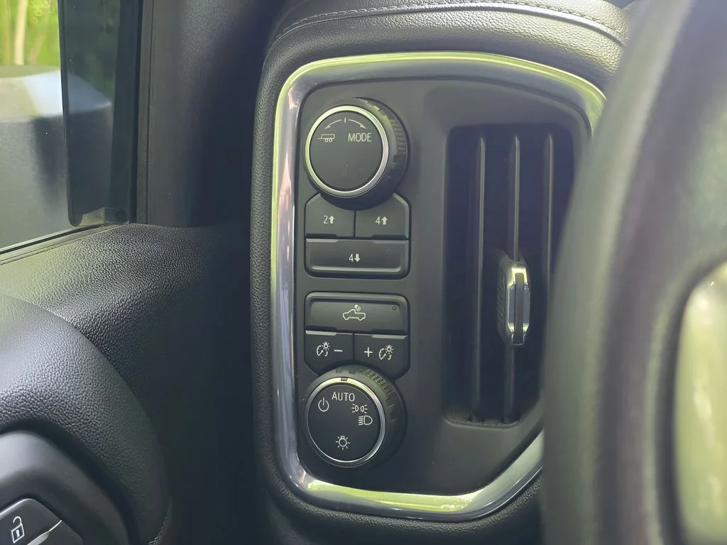 Used 2022 Summit White Chevrolet LT image 19