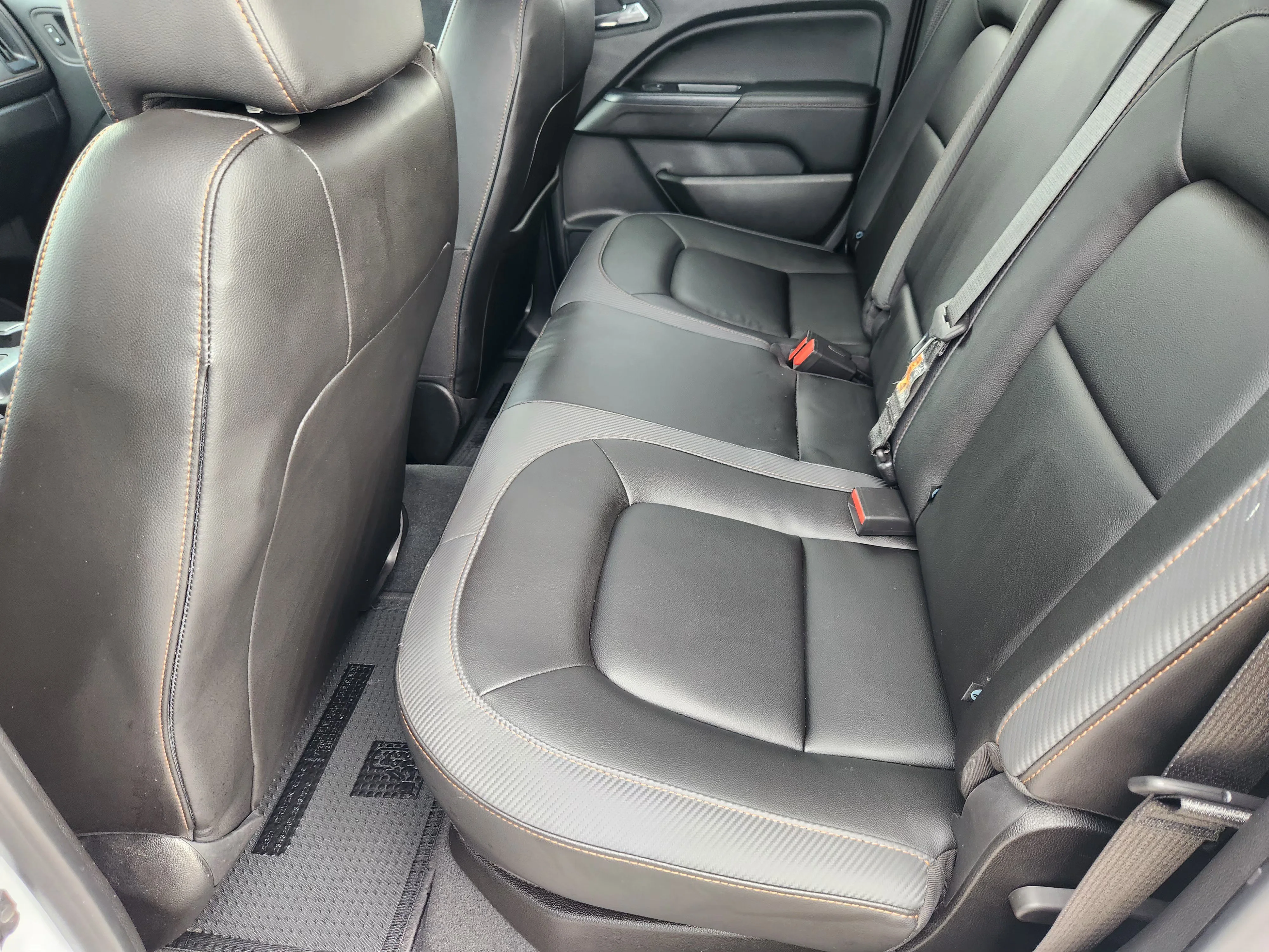 Used 2022 Summit White GMC AT4 w/Leather image 29