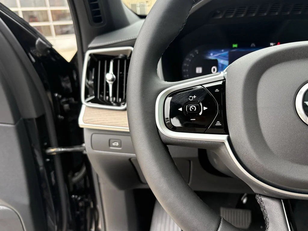 New 2026 Onyx Black Volvo Ultra image 16