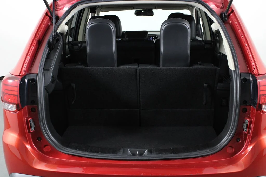 Used 2019 Red Mitsubishi ES image 17