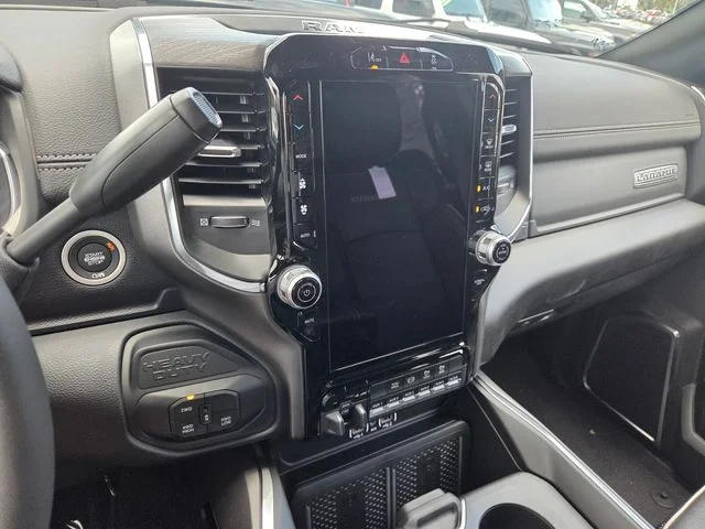 New 2026 Diamond Black Crystal Pearl-Coat Exterior Paint RAM Laramie image 23