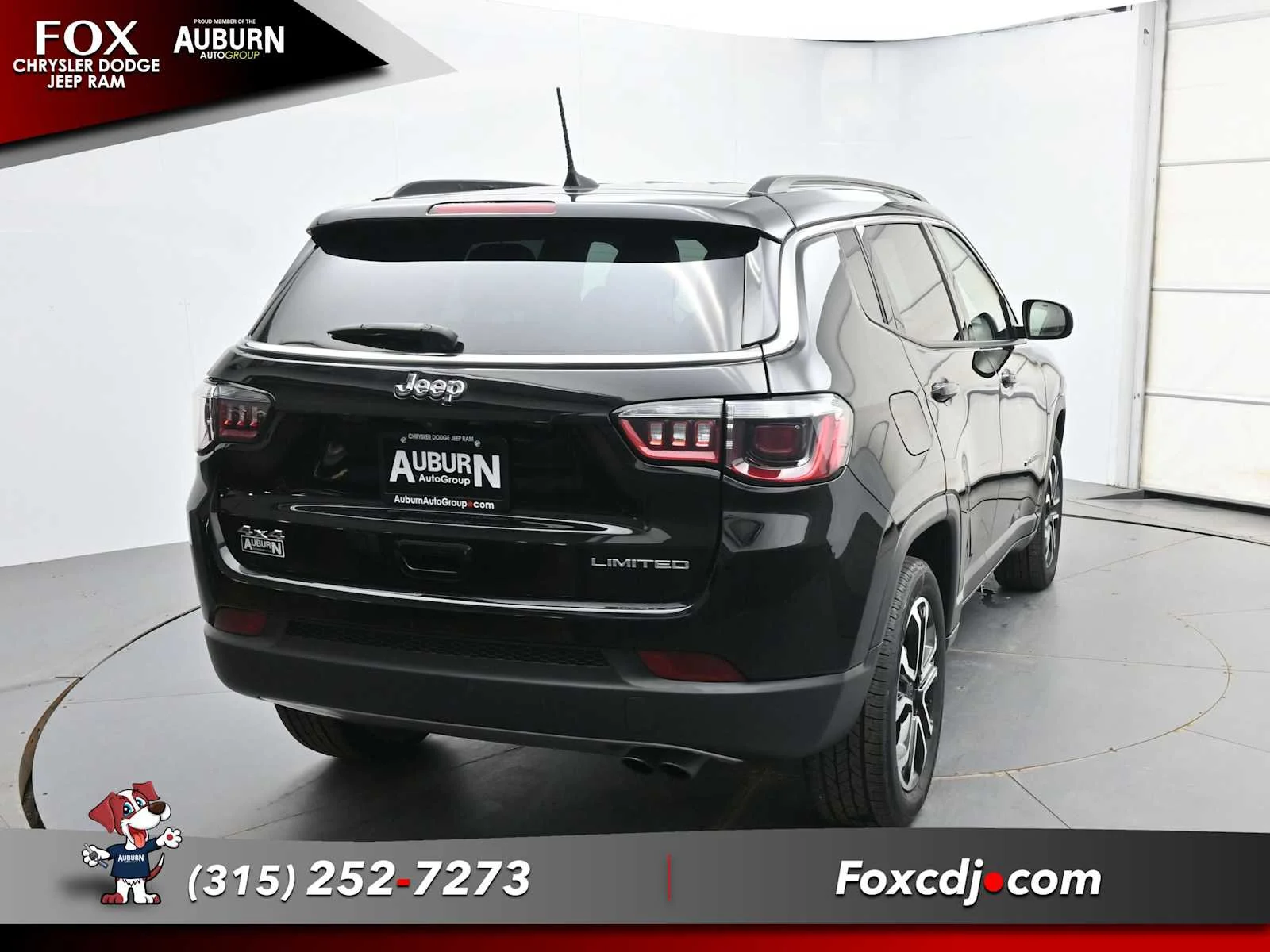 Used 2022 Diamond Black Crystal Pearlcoat Jeep Limited image 4