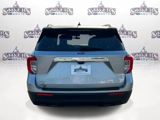 Used 2023 Silver Ford XLT image 4