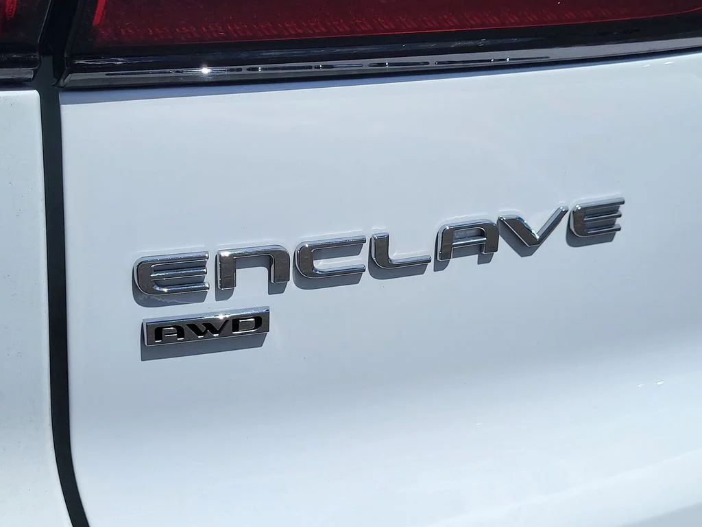 Used 2025 Summit White Buick Preferred image 9