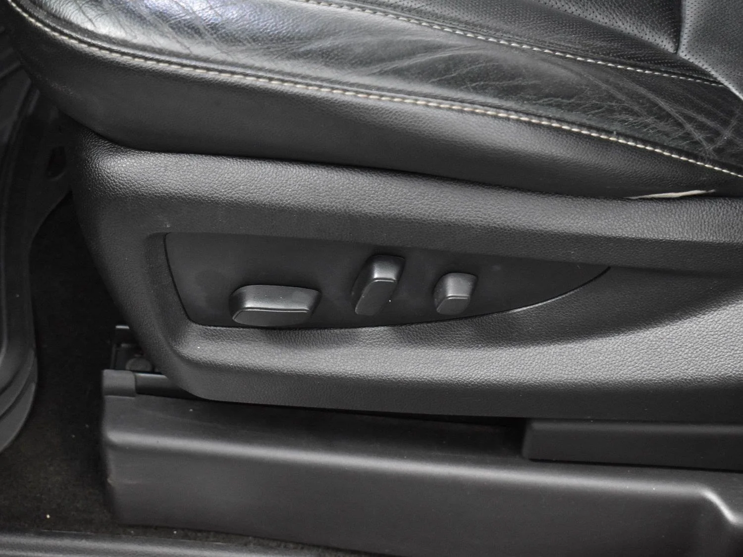 Used 2018 Black Chevrolet Premier image 15