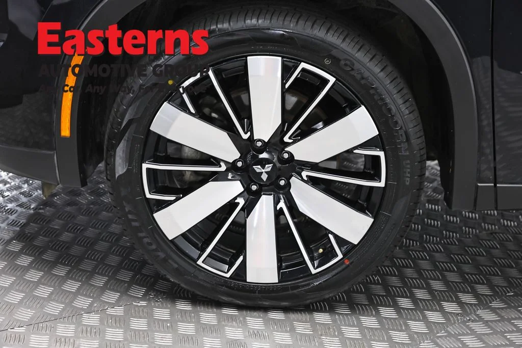 Used 2025 Black Mitsubishi SE image 33