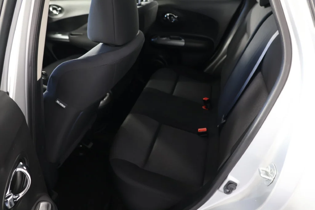 Used 2014 Brilliant Silver Nissan S image 16