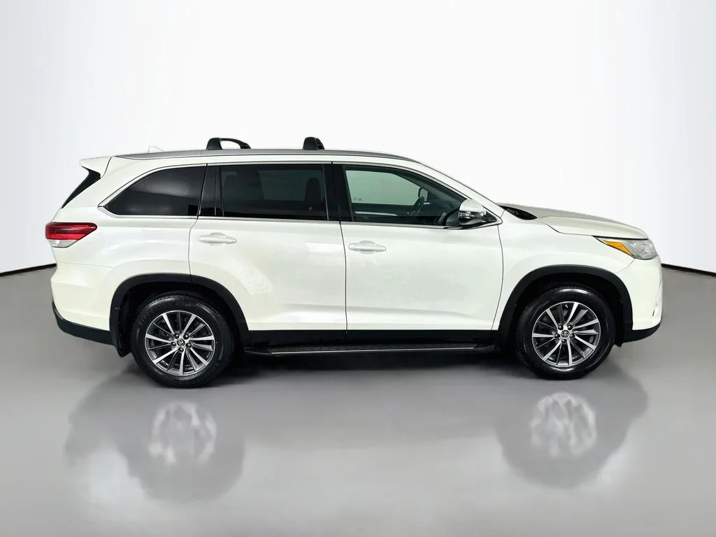 Used 2019 White Toyota XLE image 8
