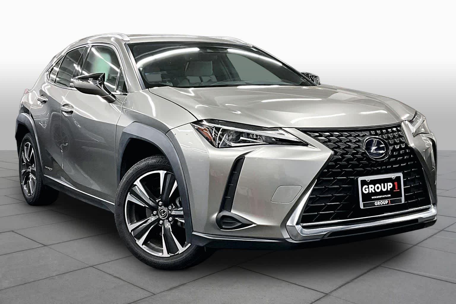 Used 2019 Atomic Silver Lexus  image 2
