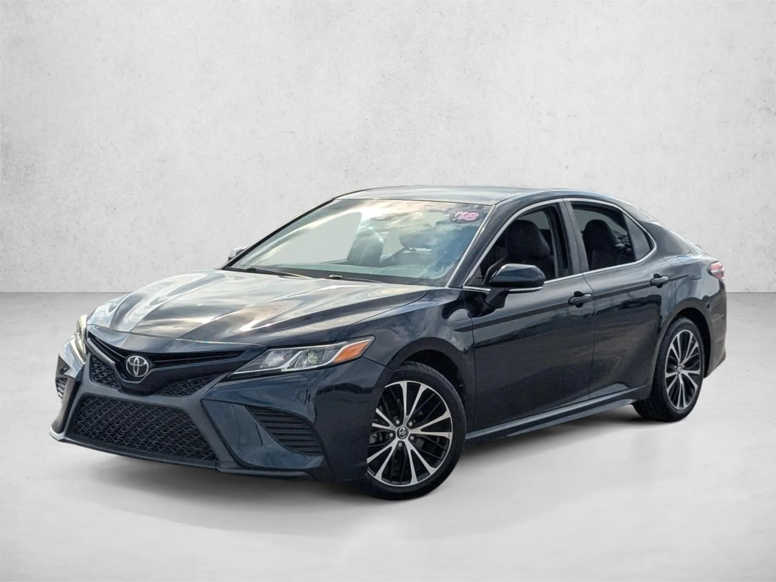 Used 2018 Galactic Aqua Mica Toyota SE image 1