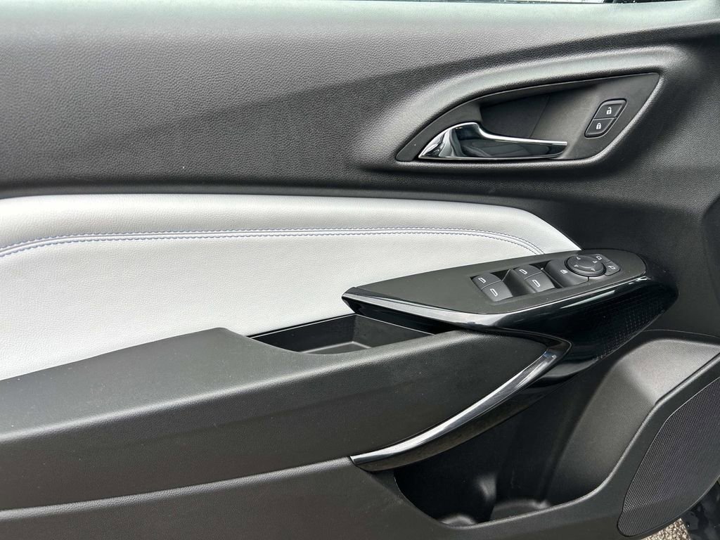 Used 2025 Sterling Gray Metallic Chevrolet LT image 25