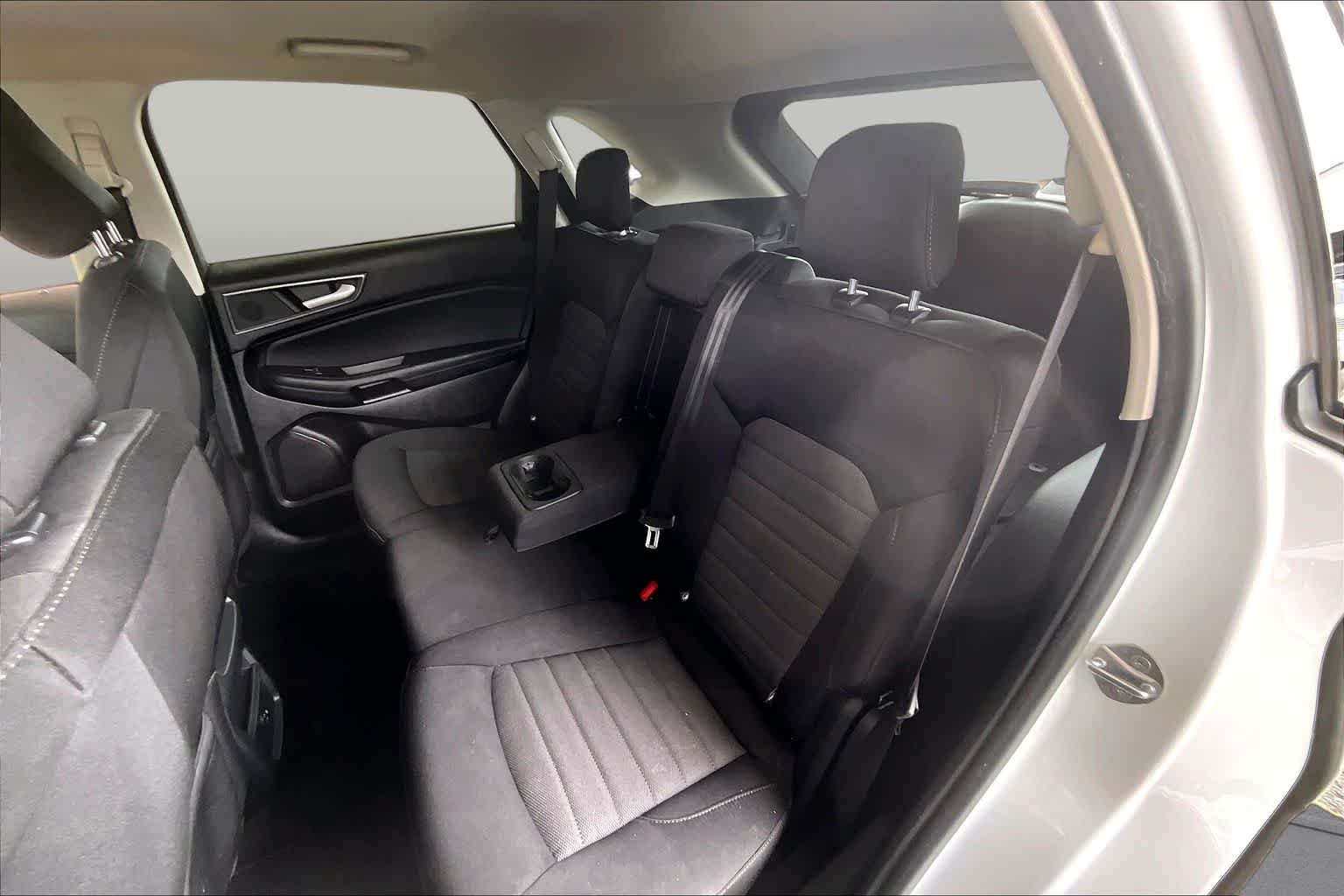 Used 2021 Oxford White Ford SE image 19