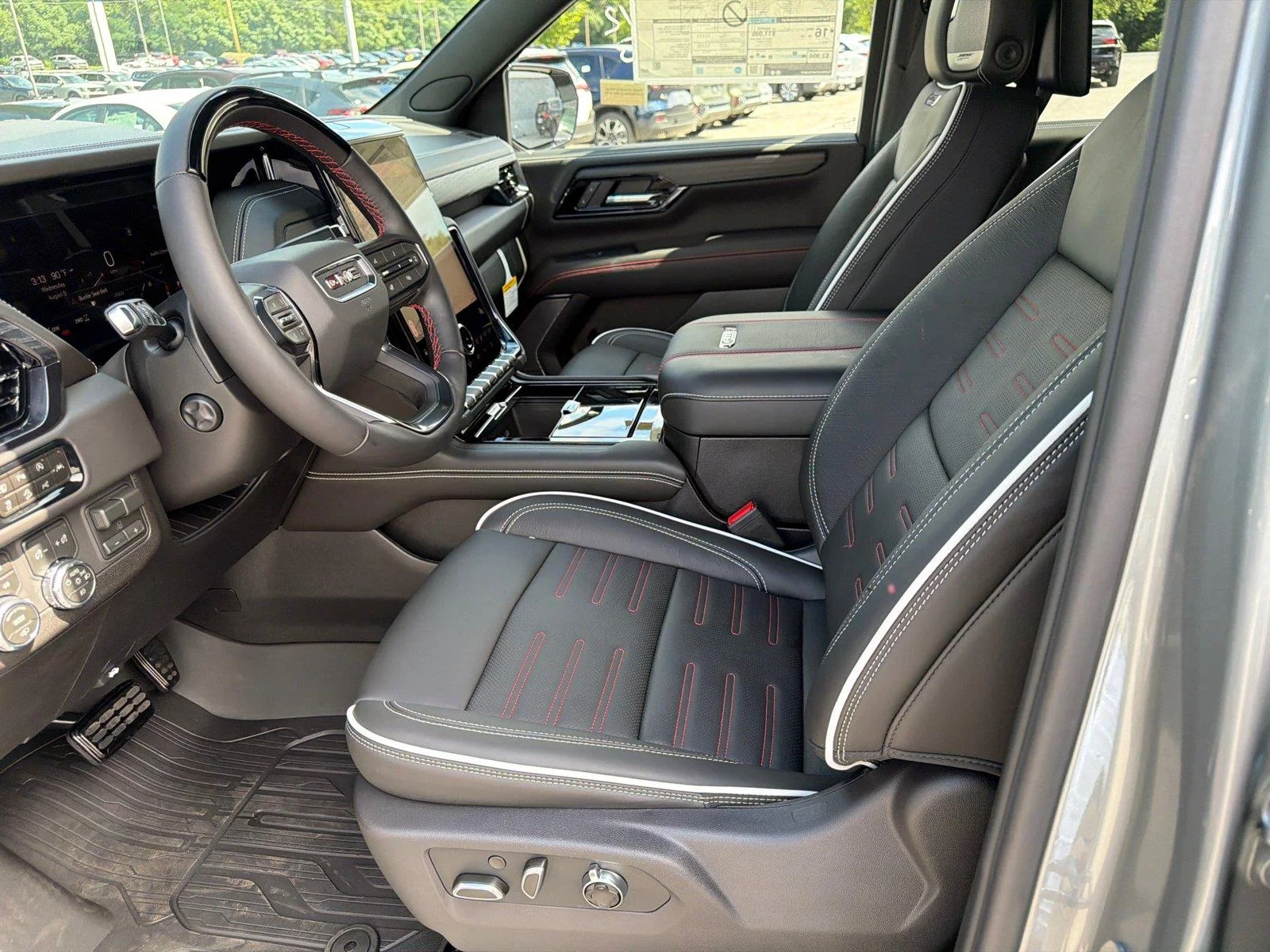 2026 GMC Yukon AT4 Ultimate - Photo 18