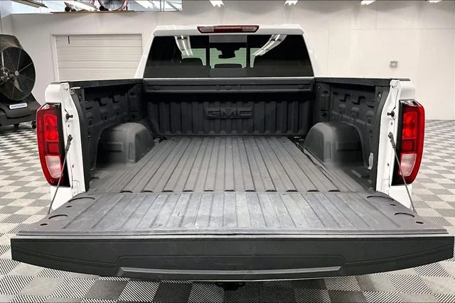 Used 2024 Summit White GMC SLE image 32