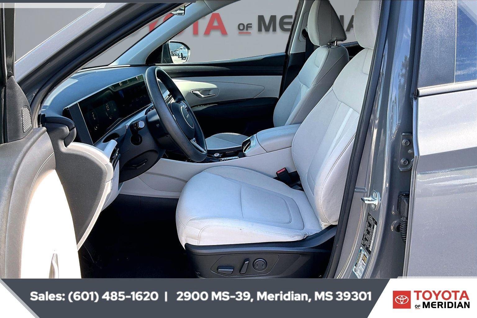 Used 2025 Hampton Gray Hyundai SEL image 18