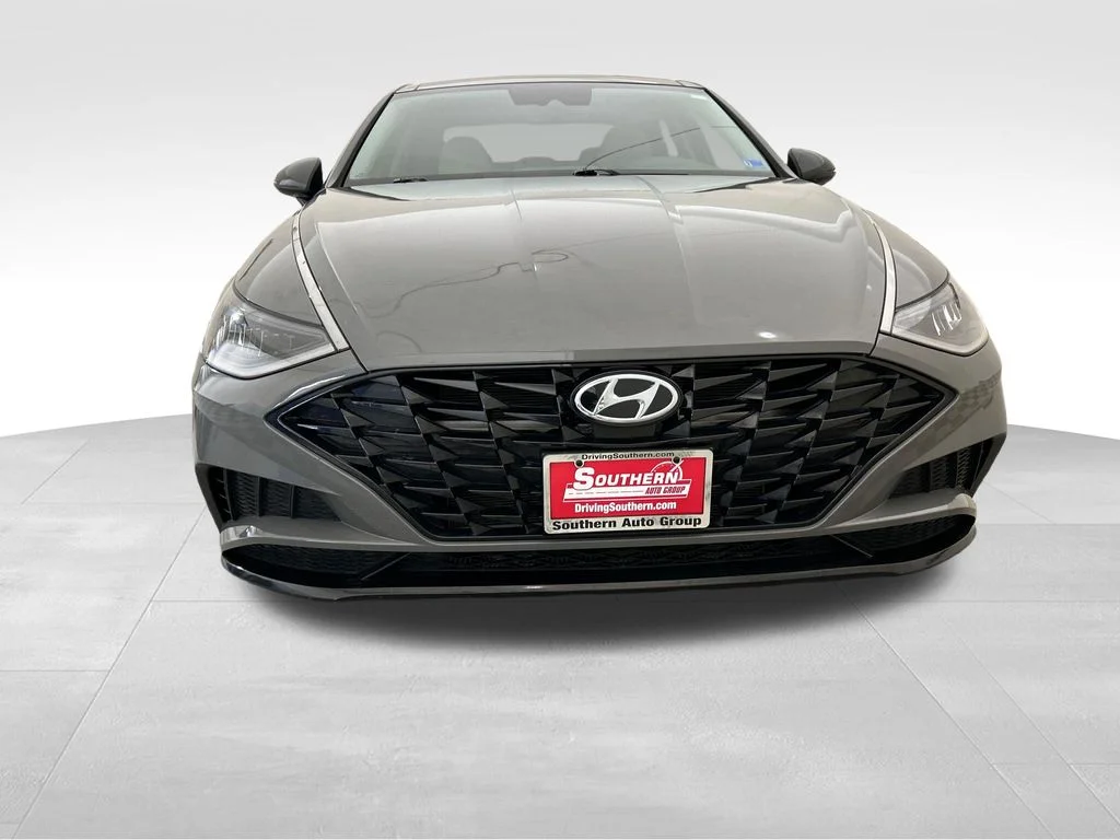 Used 2022 Gray Hyundai SEL image 9