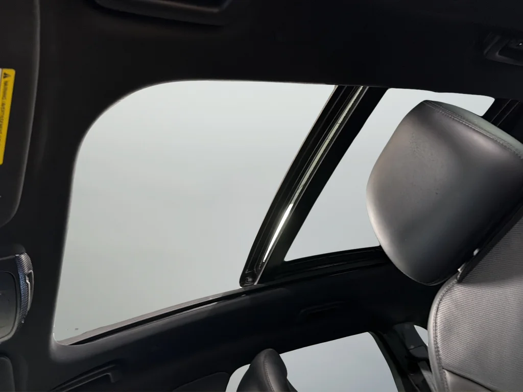 Used 2017 Gray Lincoln Reserve image 18
