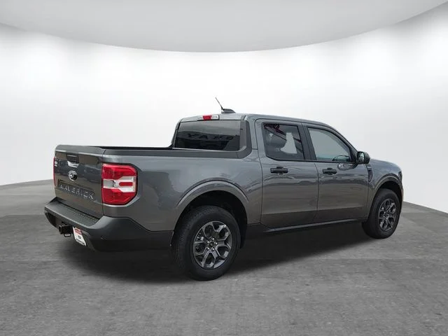 New 2026 Carbonized Gray Metallic Ford XLT image 2