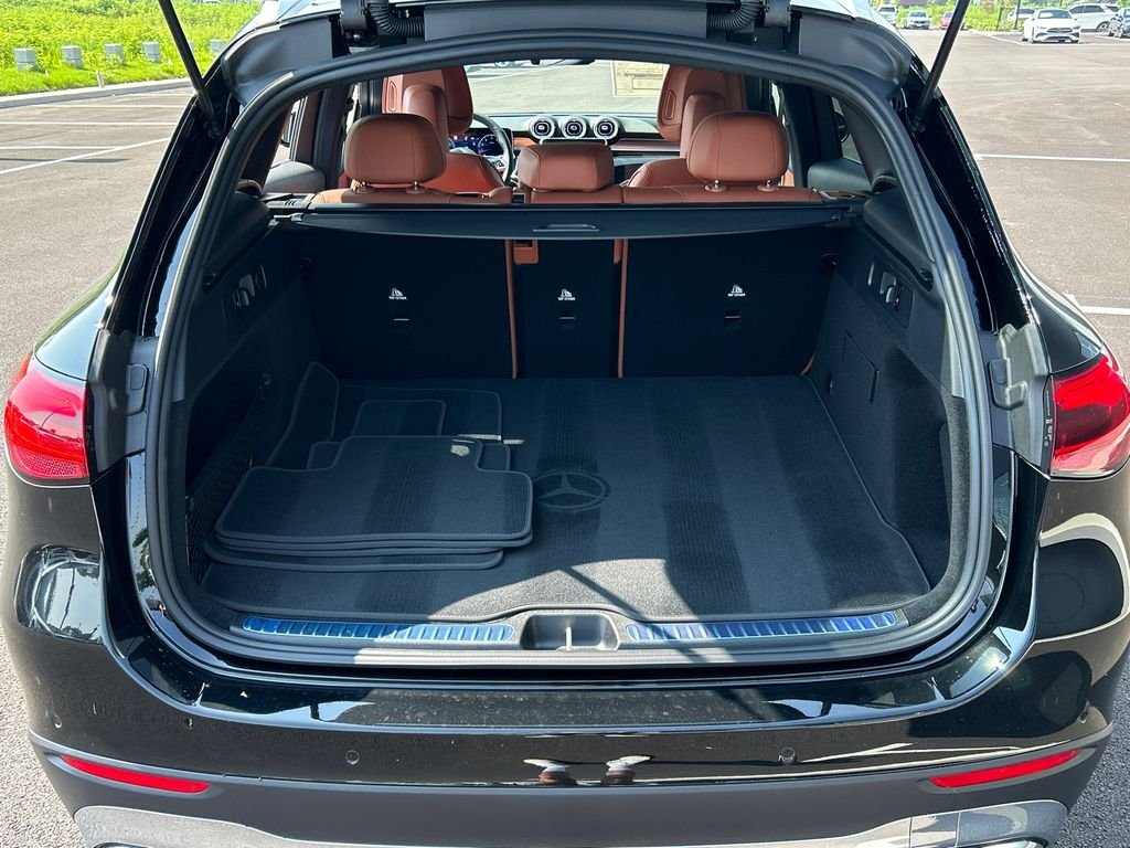 New 2026 Black Mercedes-Benz GLC 300 image 7