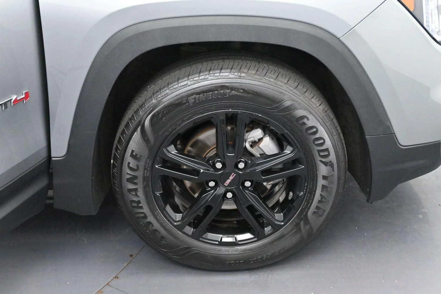 Used 2023 Sterling Metallic GMC AT4 image 38