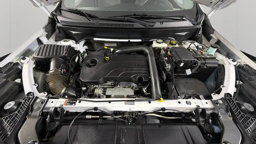 Used 2023 Summit White GMC SLE image 35