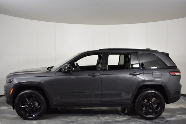 Used 2023 Gray Jeep Altitude X image 5