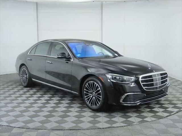New 2026 Obsidian Black Metallic Mercedes-Benz S 580e image 3