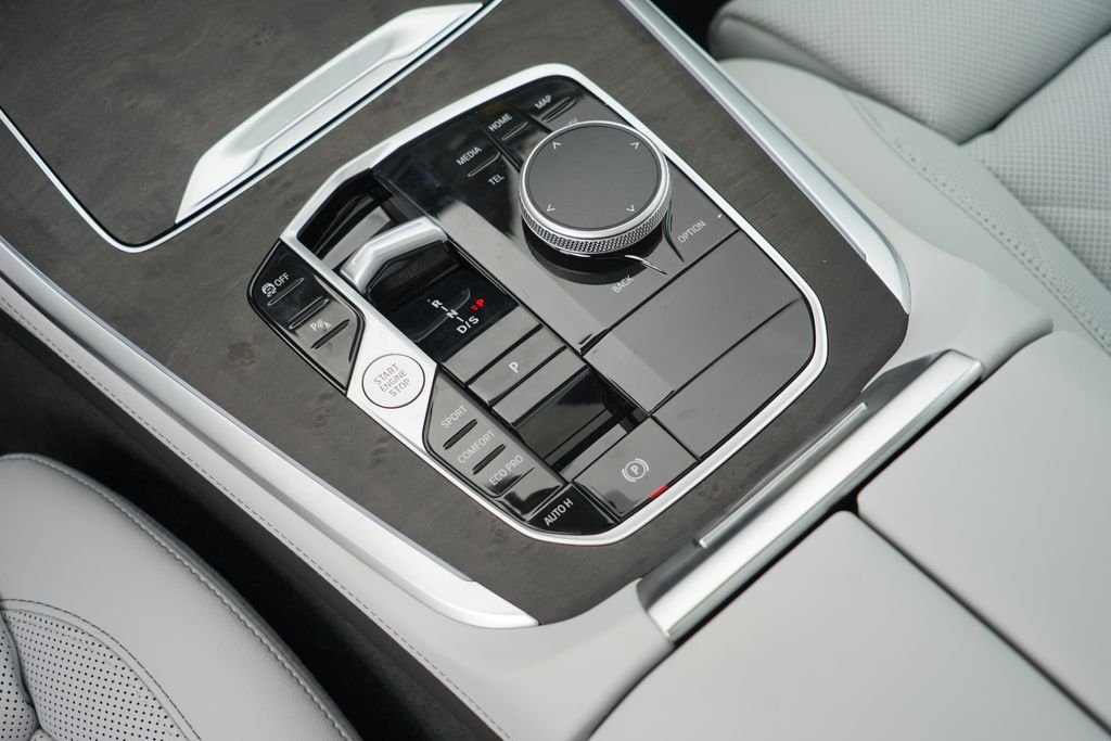 New 2026 Alpine White BMW sDrive40i image 17