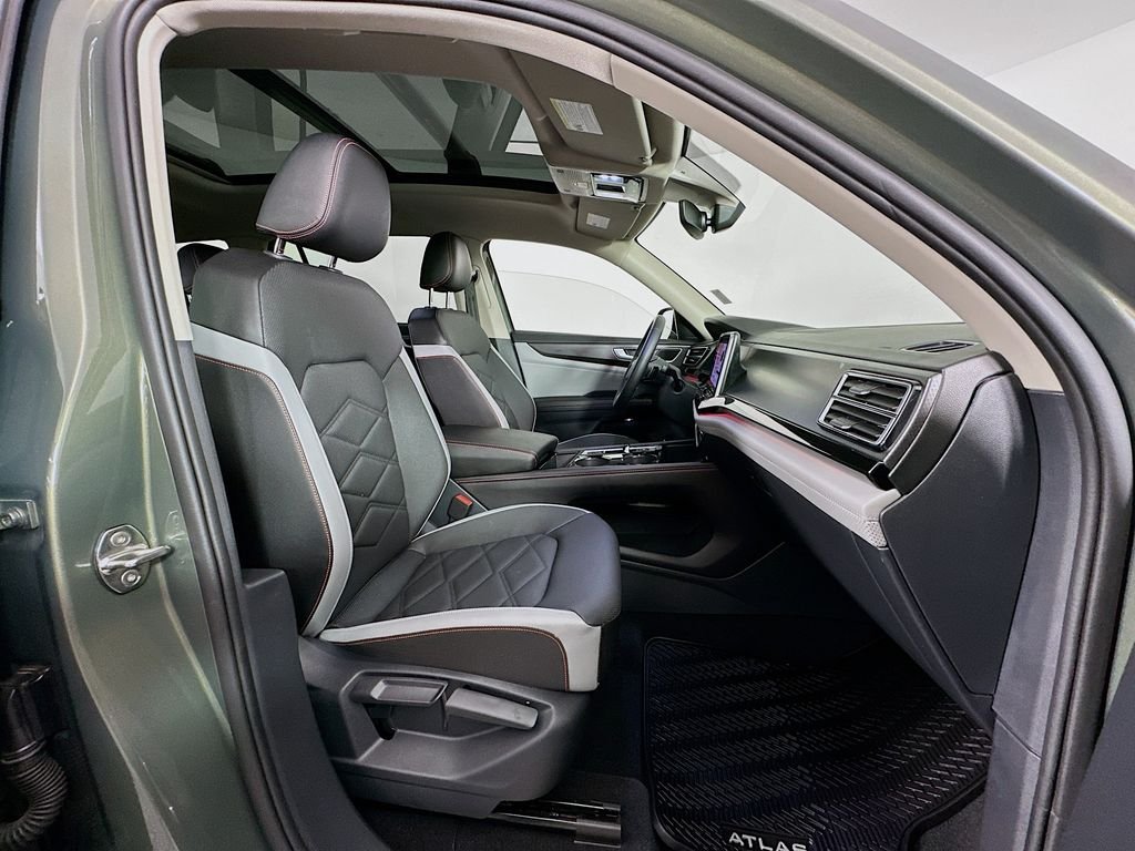 Used 2025  Volkswagen 2.0T Peak Edition image 30