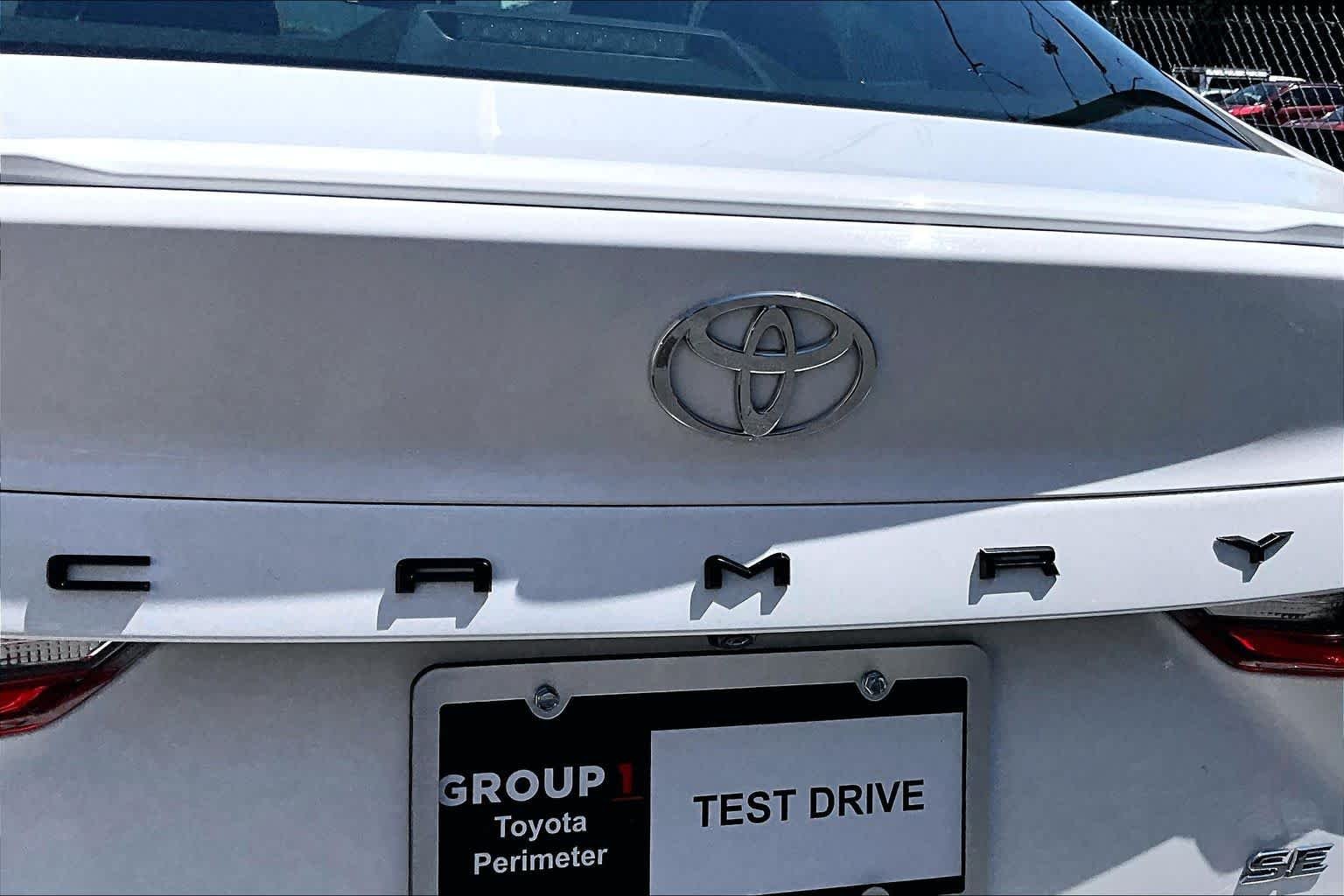Used 2025 Ice Cap Toyota SE image 31