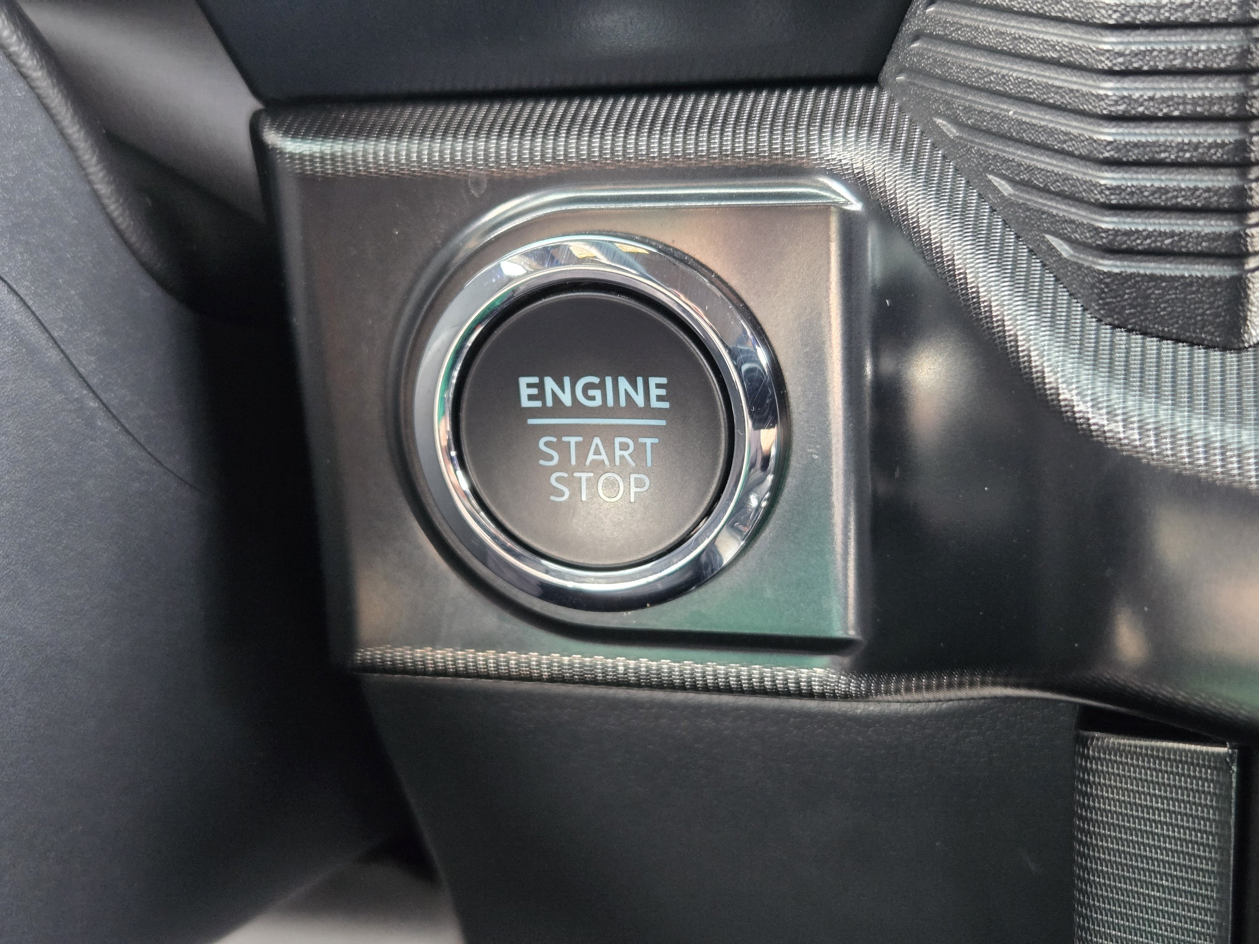Used 2024 White Metallic Ford Platinum image 18