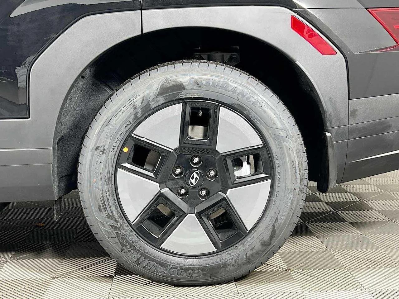 New 2026 Phantom Black Hyundai SE image 20