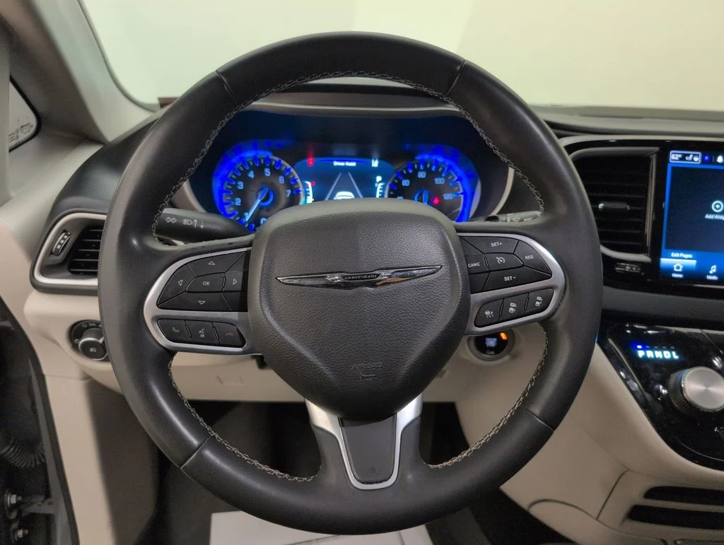 Certified Used 2022 White Chrysler Touring L image 34
