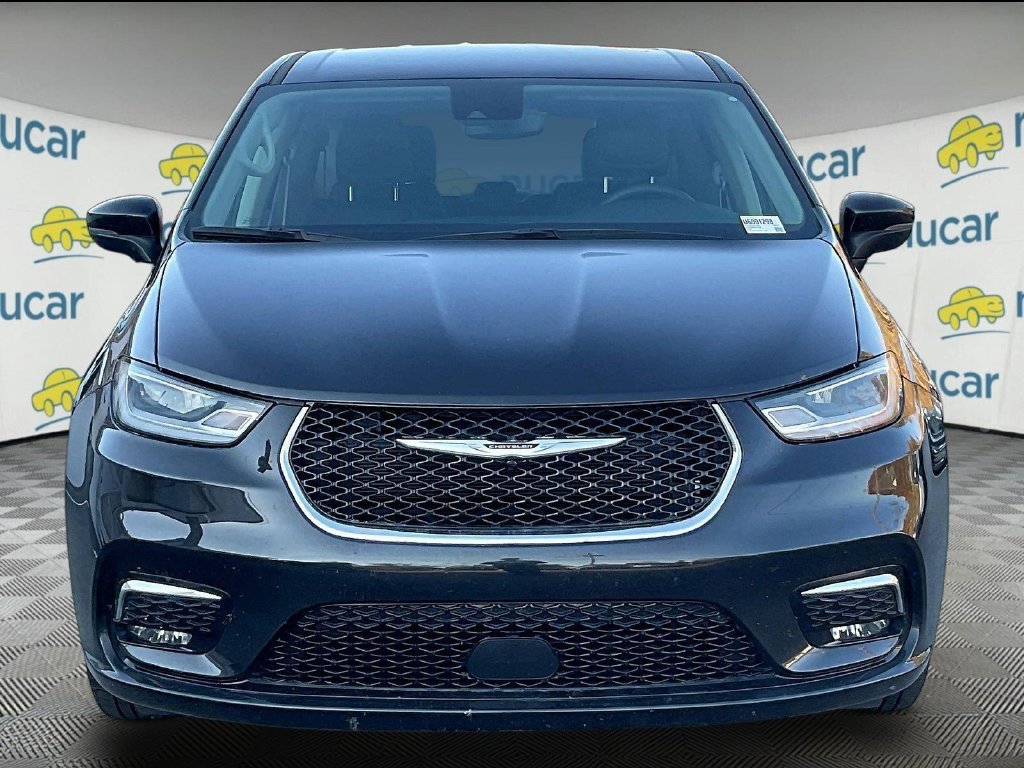 Used 2023 Black Chrysler Touring L image 2