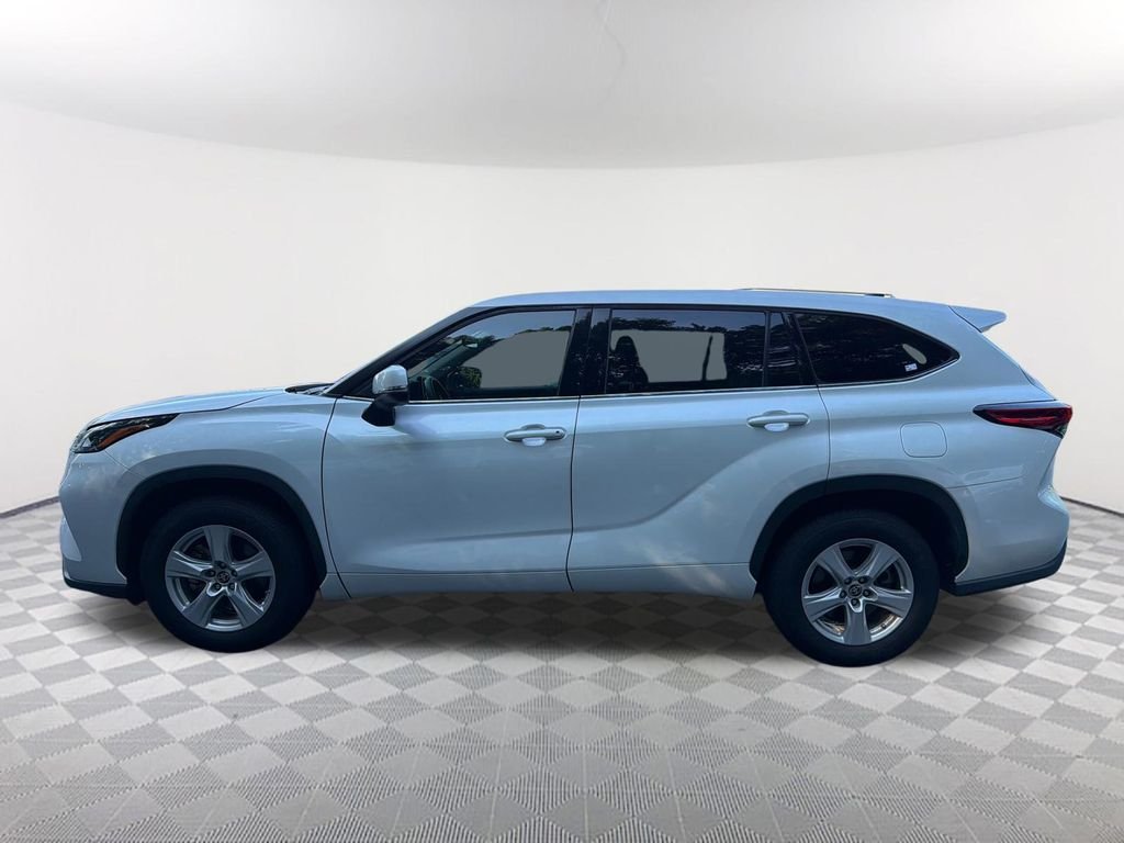 Used 2022 Beige Toyota L image 8