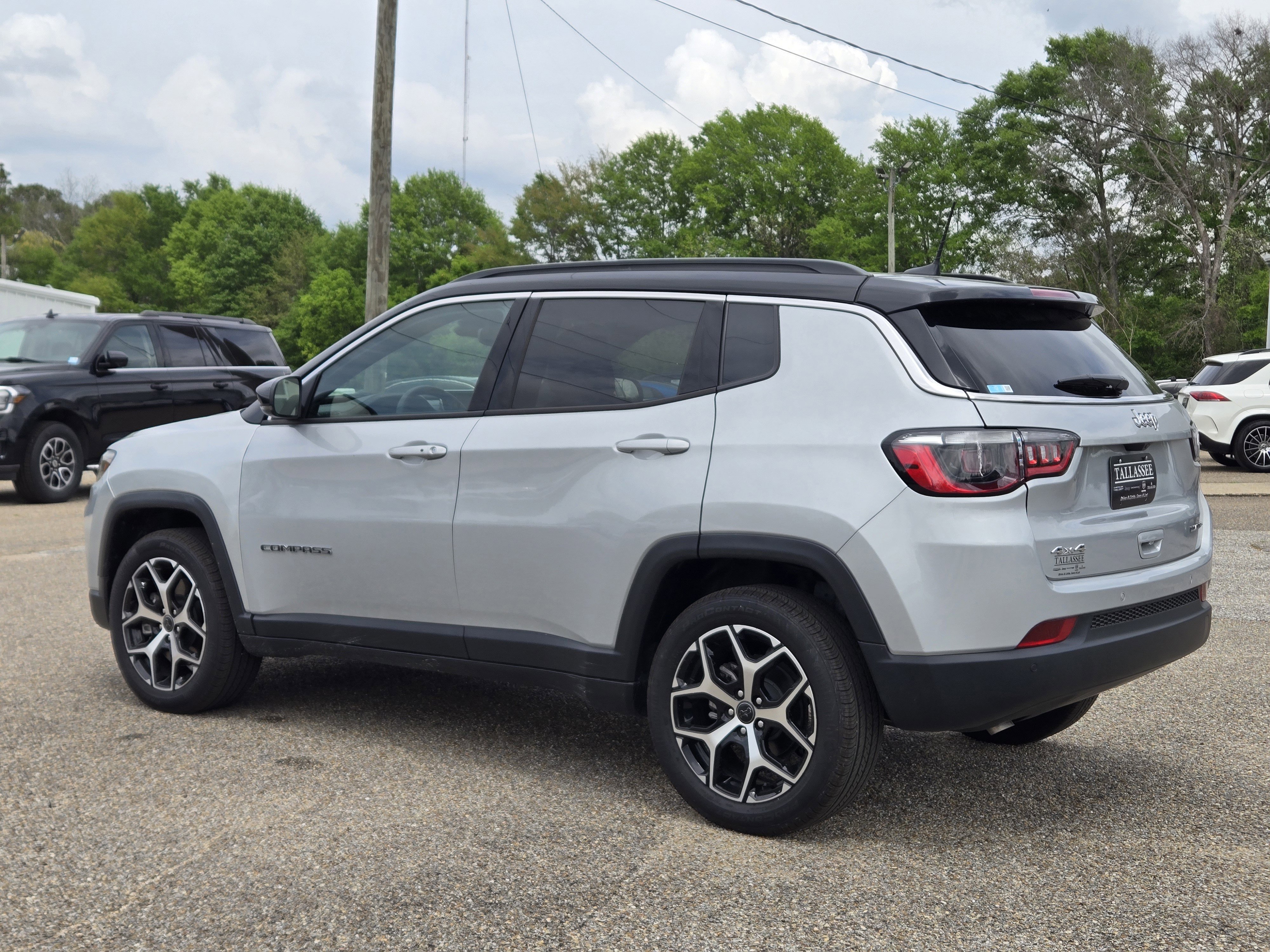 2025 Jeep Compass Limited - Photo 11