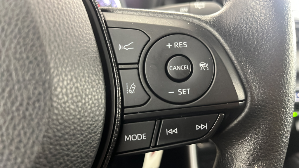 2022 Toyota RAV4 LE - Photo 22