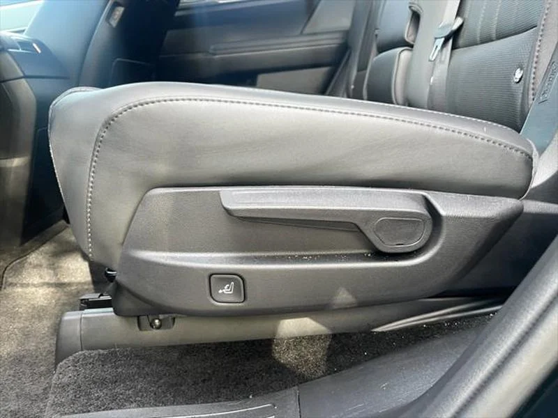 Used 2025 Phantom Black Hyundai SEL image 16
