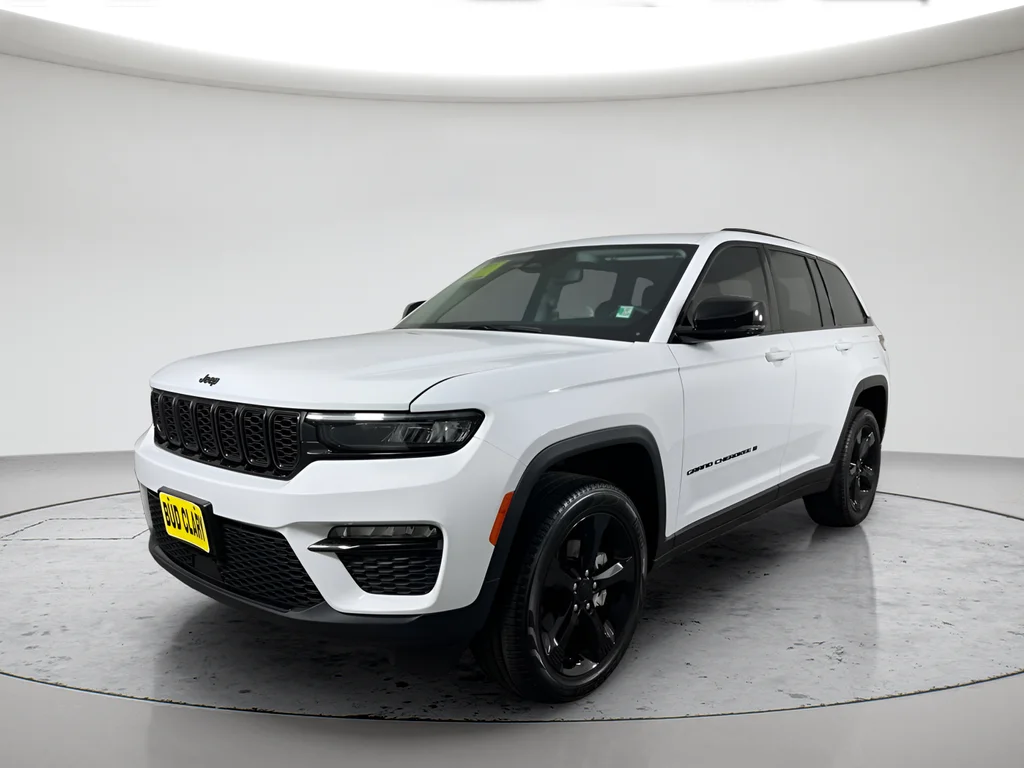 Used 2024 White Jeep Limited image 1