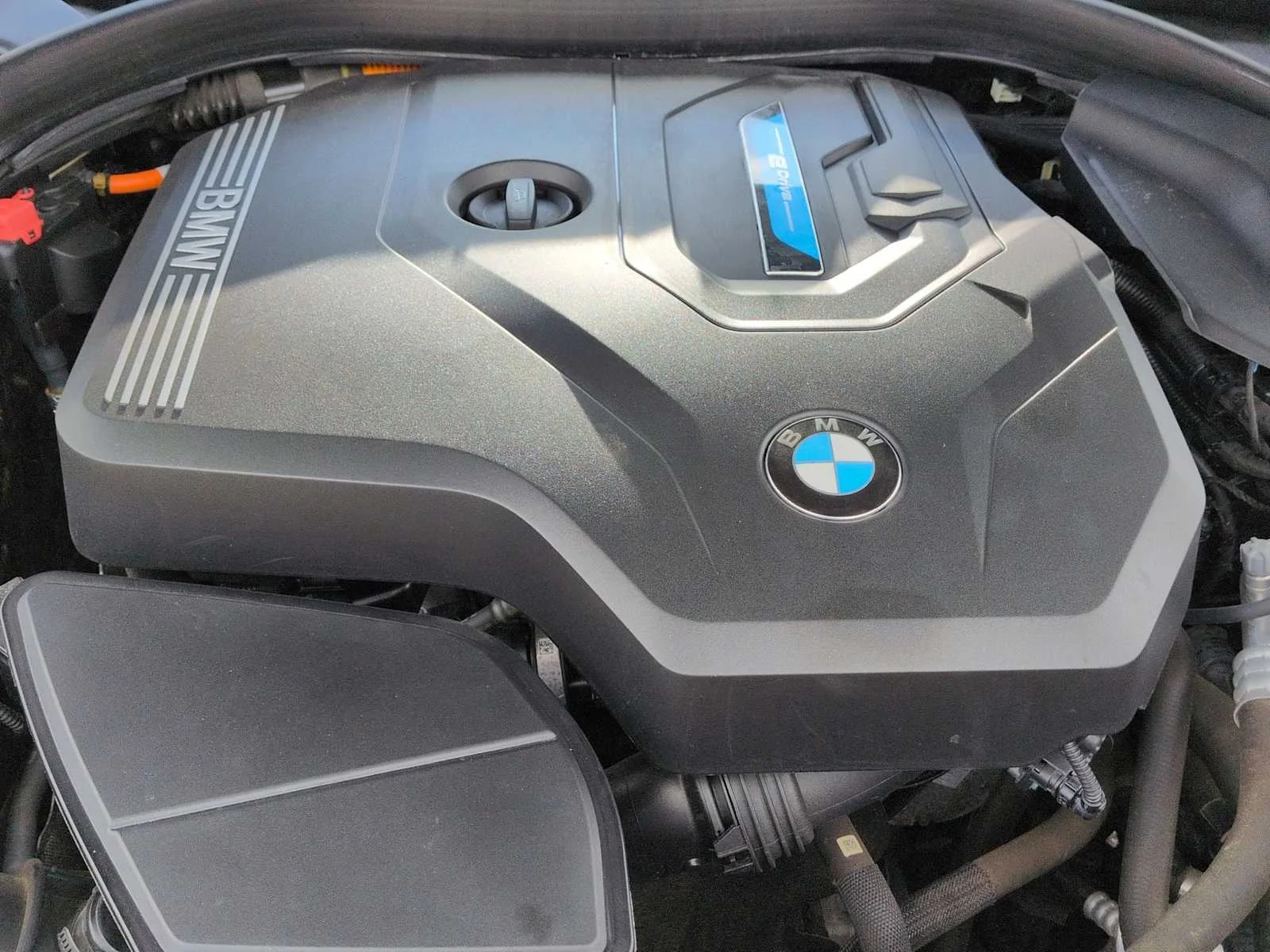 Used 2021 Dark Graphite Metallic BMW 530e xDrive image 14