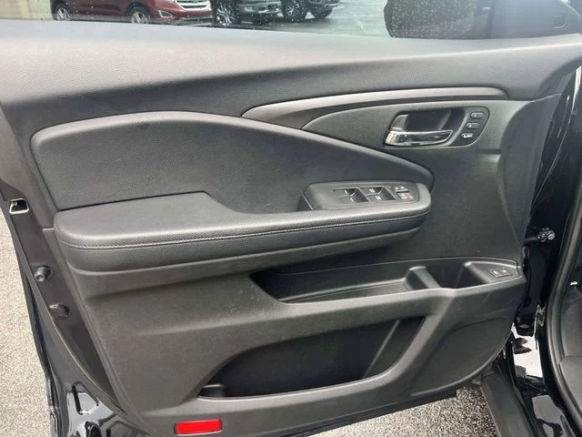 Certified Used 2019 Black Honda EX-L image 17