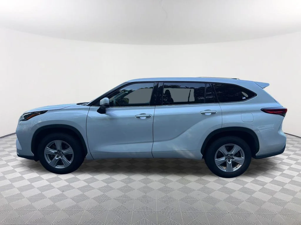 Used 2022 Beige Toyota L image 8