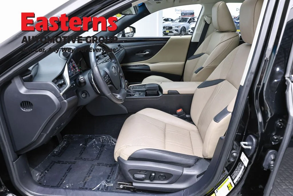 Used 2020 Black Lexus 350 Luxury image 14