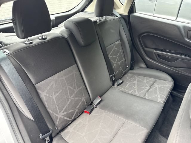 Used 2013 Ingot Silver Metallic Ford SE image 20