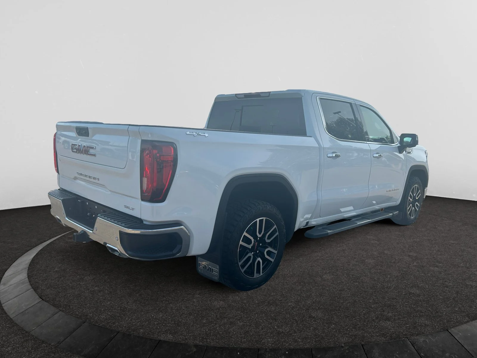 Used 2024 White GMC SLT Crew Cab 6.2L Leather Sunroof 4x4 image 5