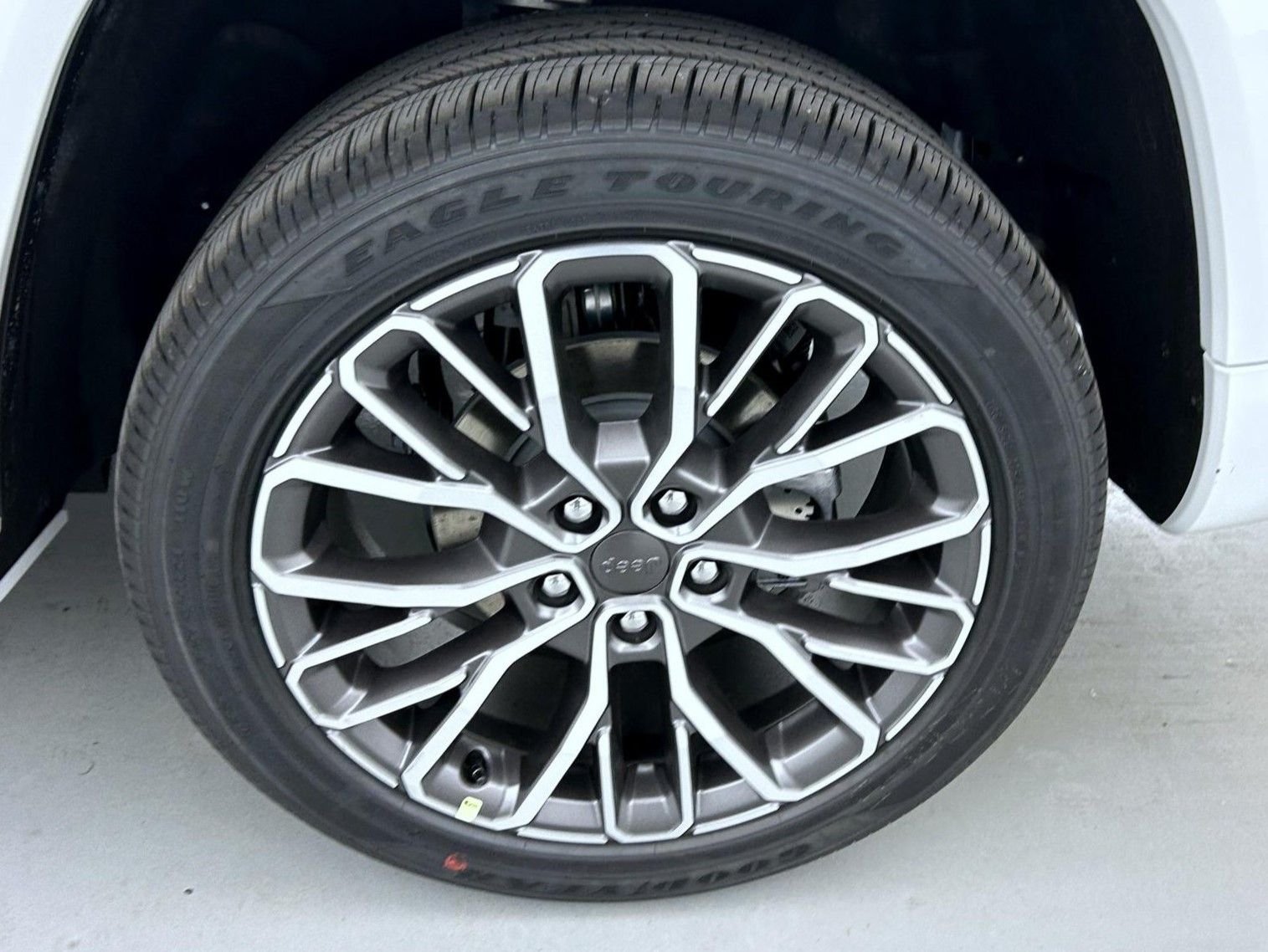 New 2026 Bright White Clear-Coat Exterior Paint Jeep Summit image 23