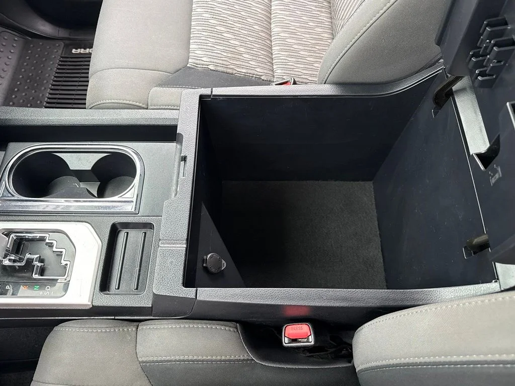 Used 2018 Silver Toyota SR5 image 23